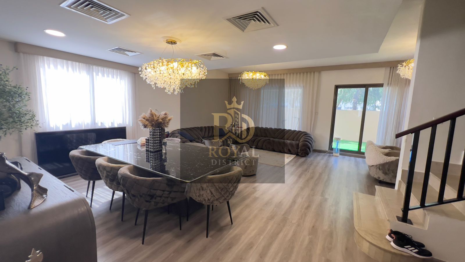 Bright & Modern 4-Bed Villa with Private Garden in Al Zahia