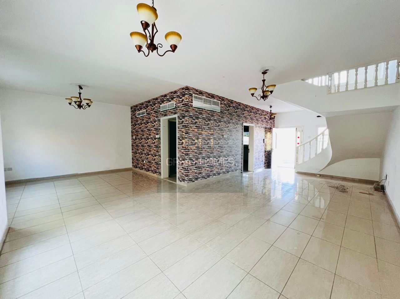 Specious 3 Bedroom Villa For Lease in Mirdif