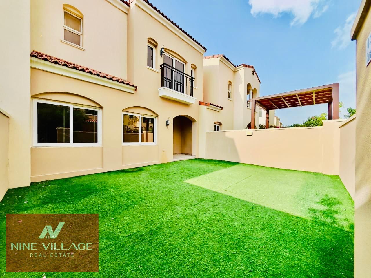 3BR+M | SINGLE ROW | LANDSCAPED | PARK PROPERTY