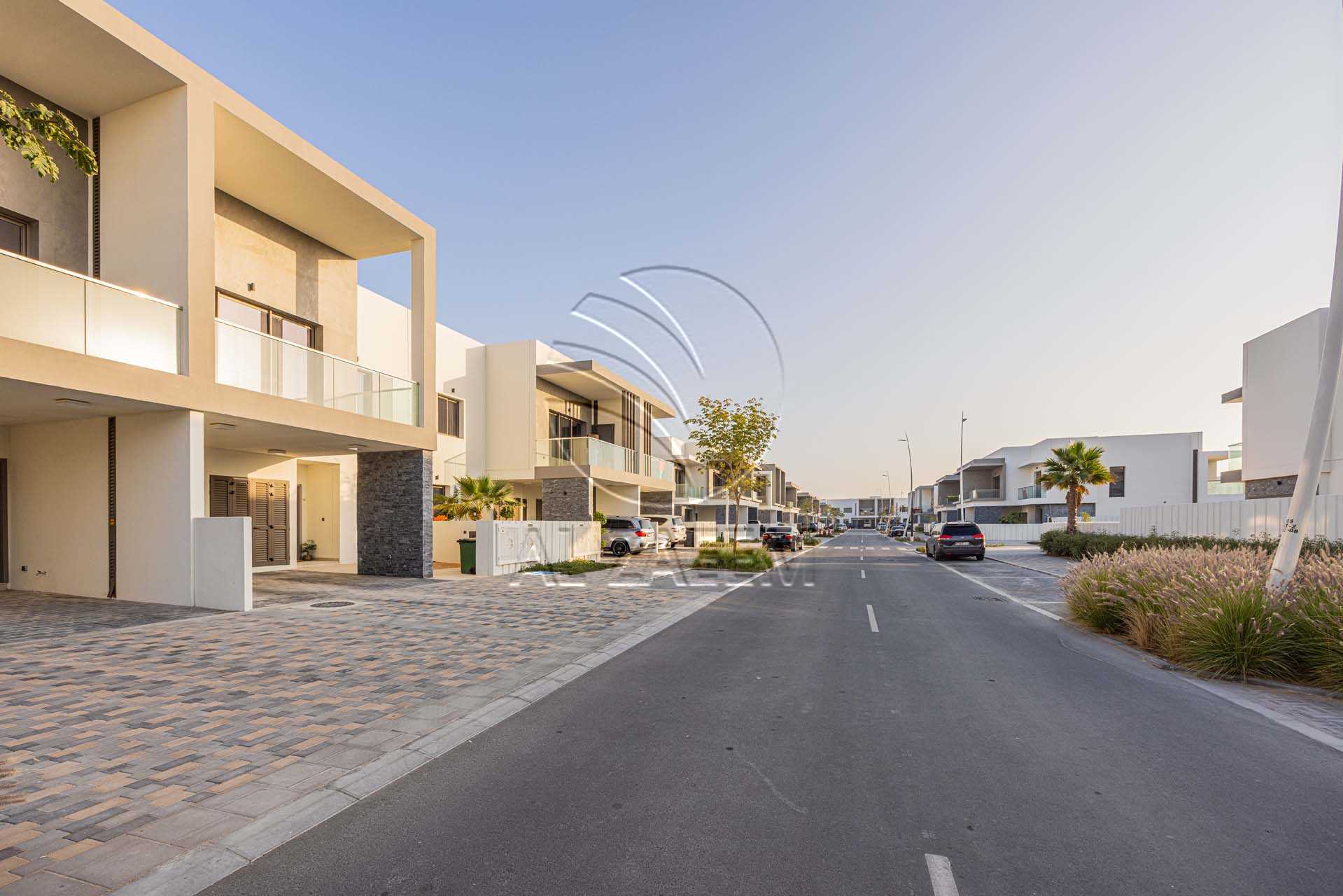 Double Row - Mid Unit | Gated Community