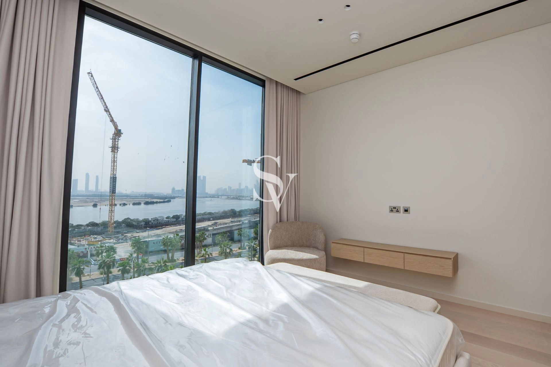 Waterfront 2 BR | Unrivalled Views | Furnished