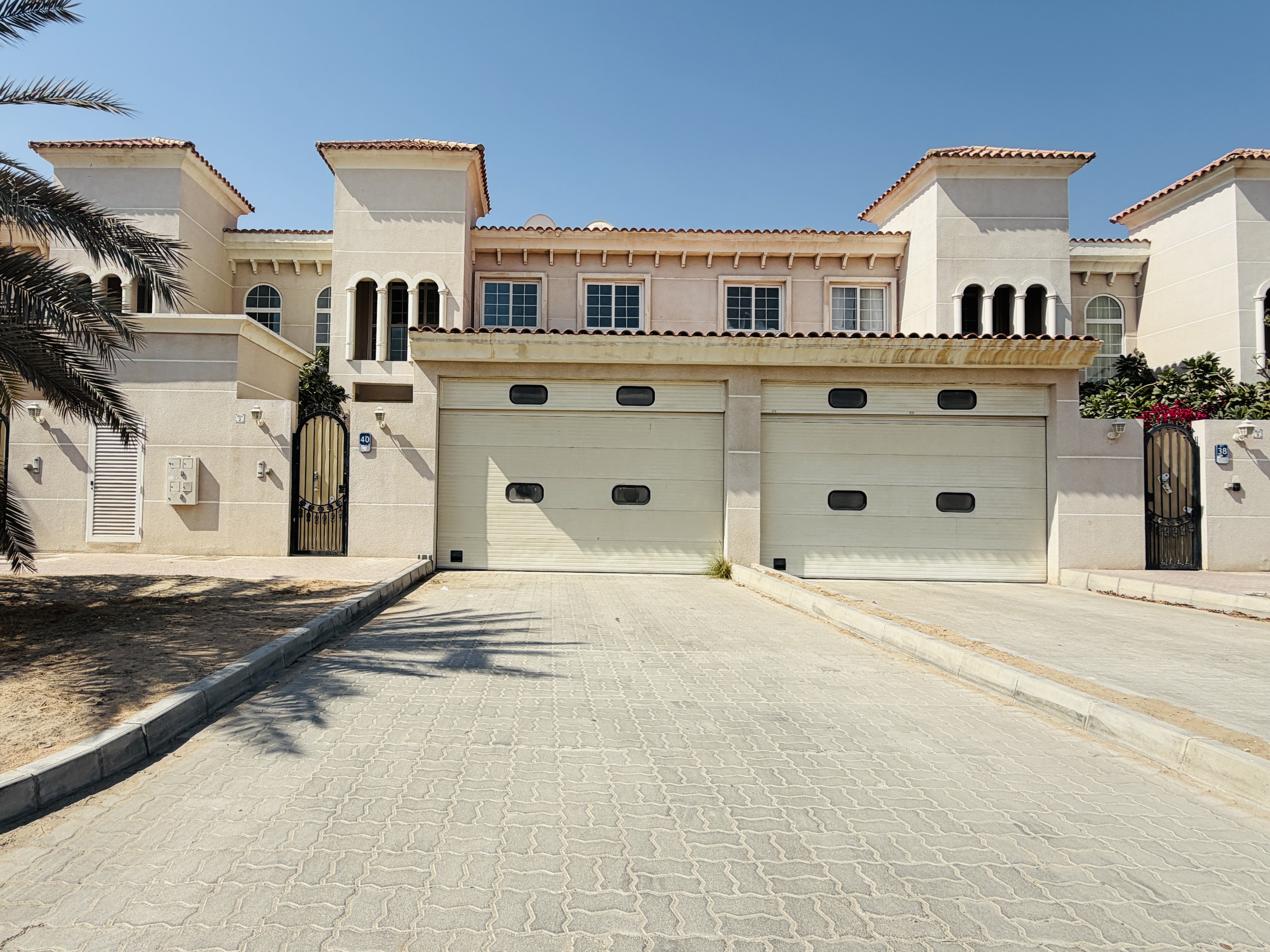 Modern style 4BR villa with pvt pool in Khalifa City
