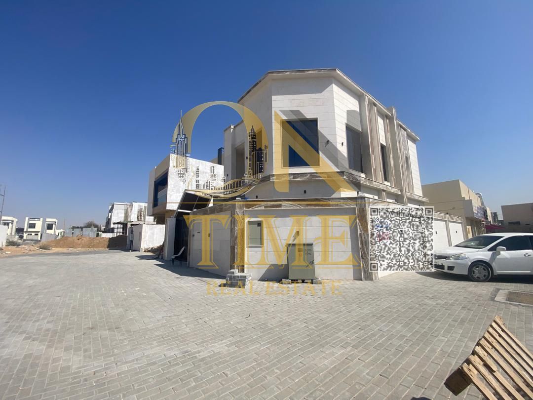 Corner villa / Large area / Excellent location