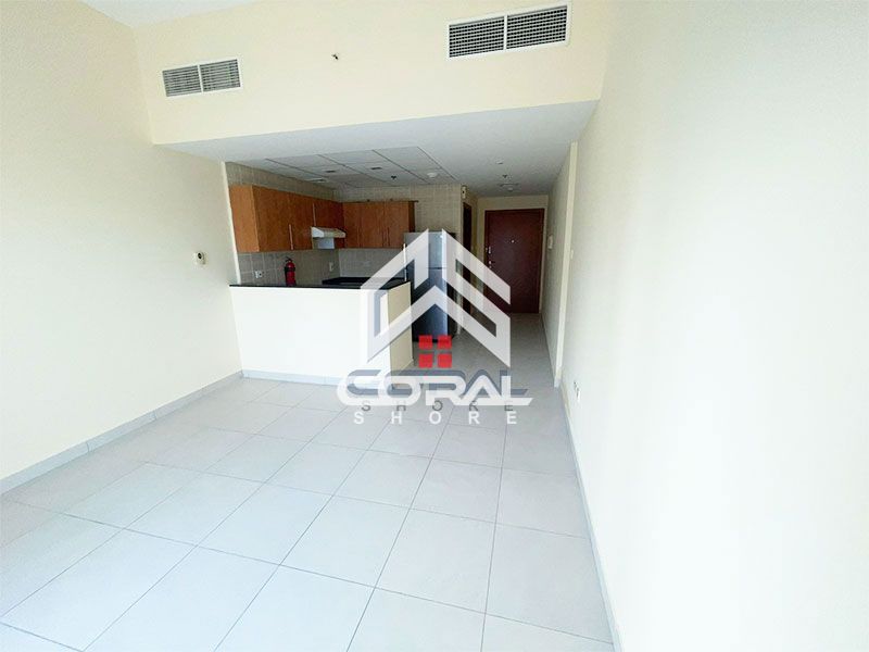 Gorgeous vacant studio | Higher floor