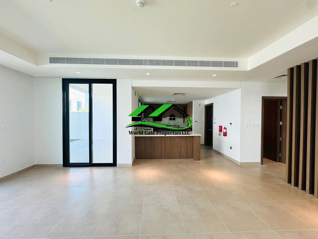 Single Row 4BR Villa Great Location Vacant Now