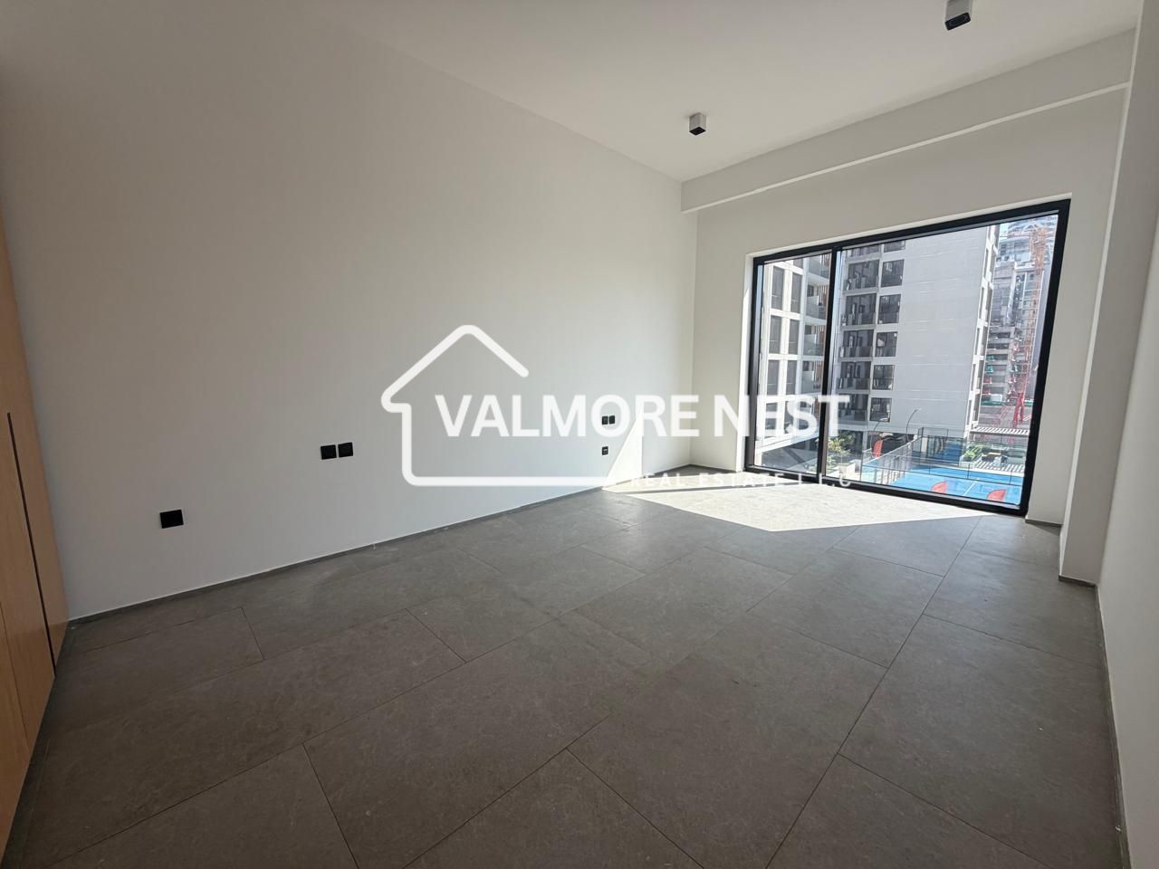 Versatile space with pool view I Best price I Easy access
