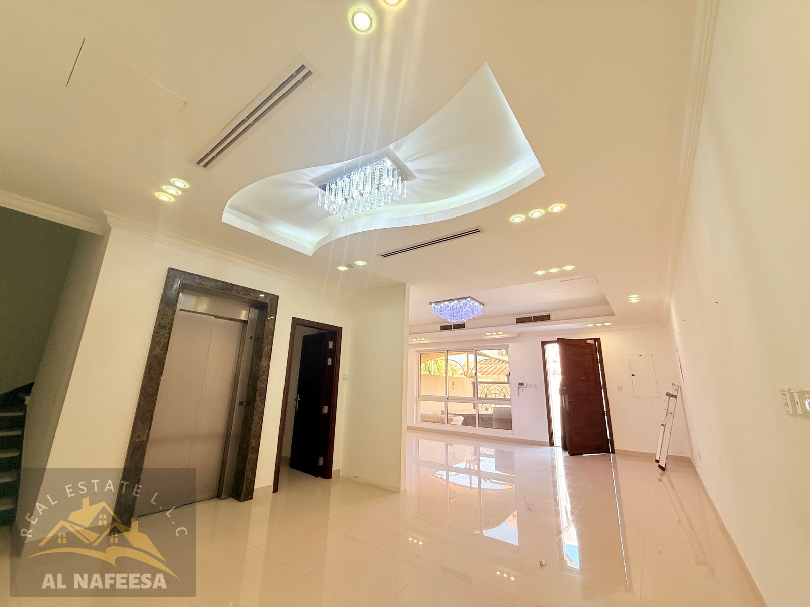 5 YEAR OLD SPACIOUS 4 MASTER BEDROOM WITH LIFT VILLA NEAR MIRDIF