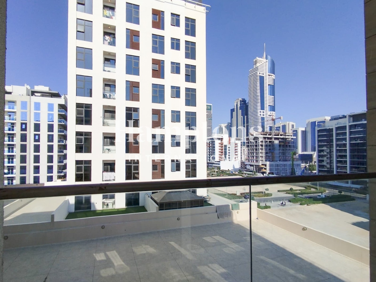 Corner Unit | Vacant | 5 Min Metro | Chiller Free