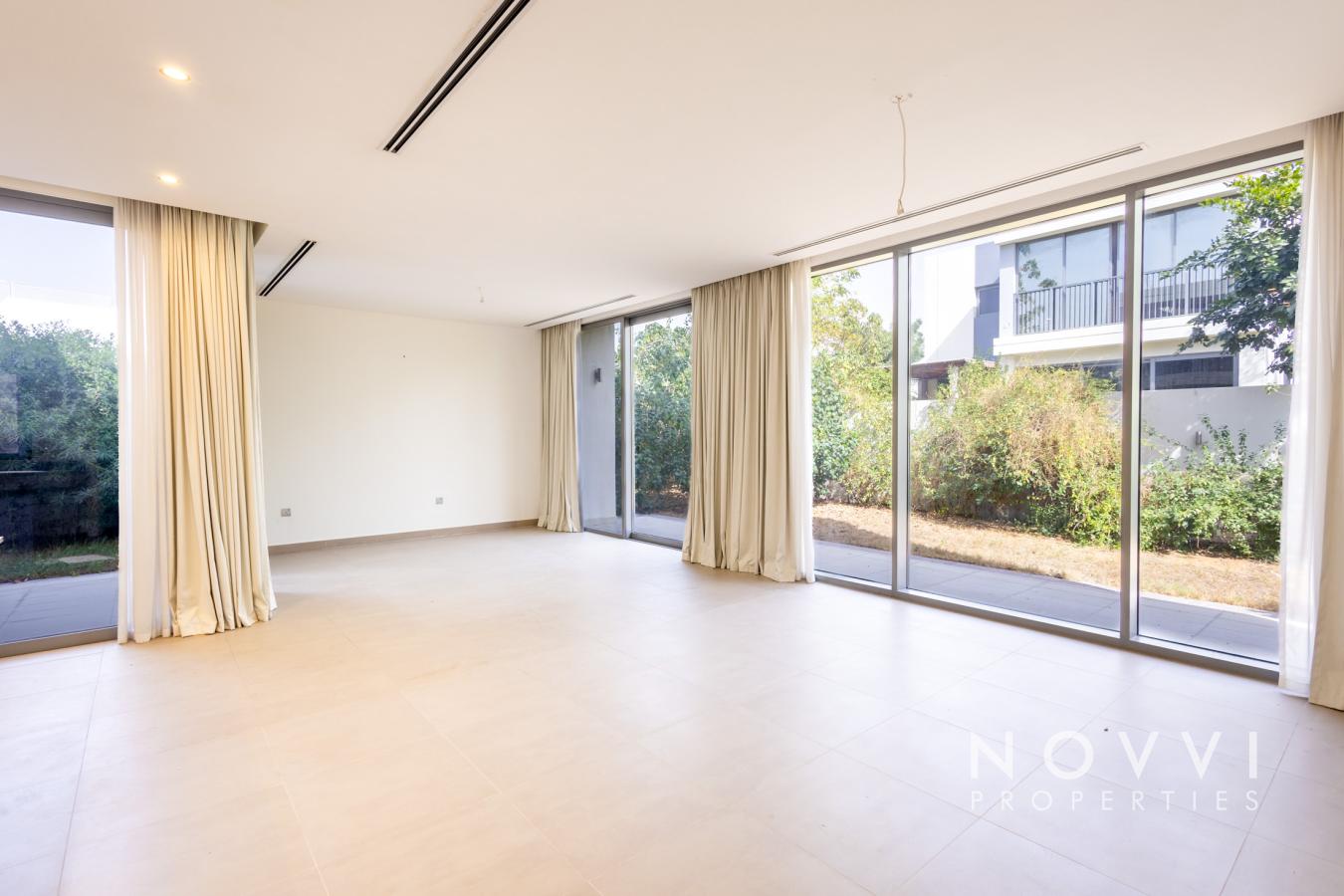 Corner Unit|Great Location | Near Pool and Park