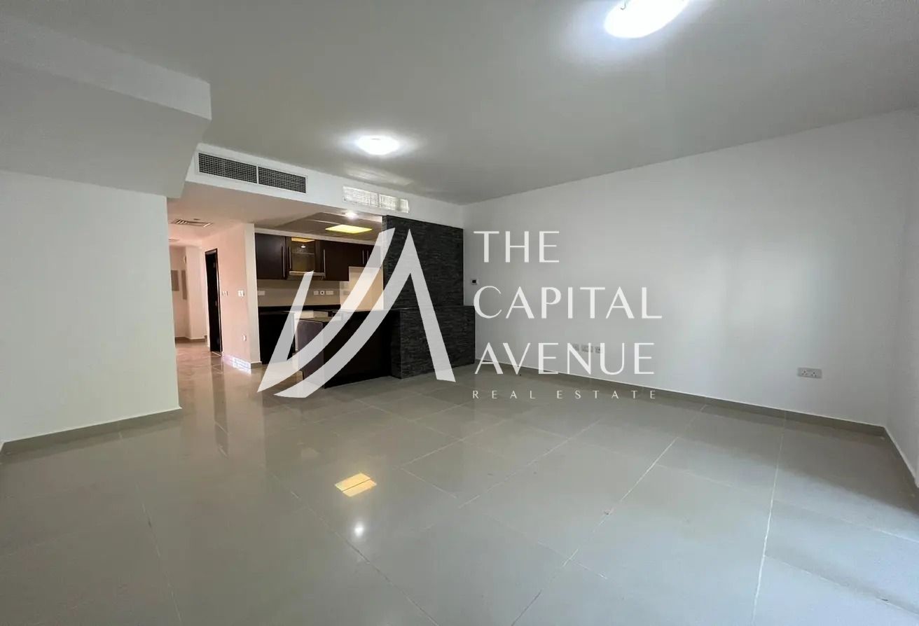 Private Garden | Single Row | Open Kitchen