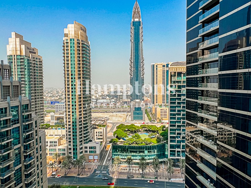 Sea View | Exclusive | Higher Floor | Vacant