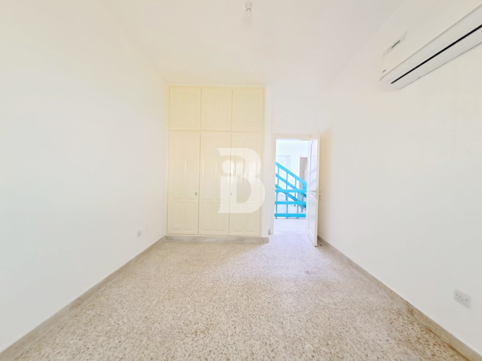 Private Entrance Villa |3BR + Maid| Parking Spaces