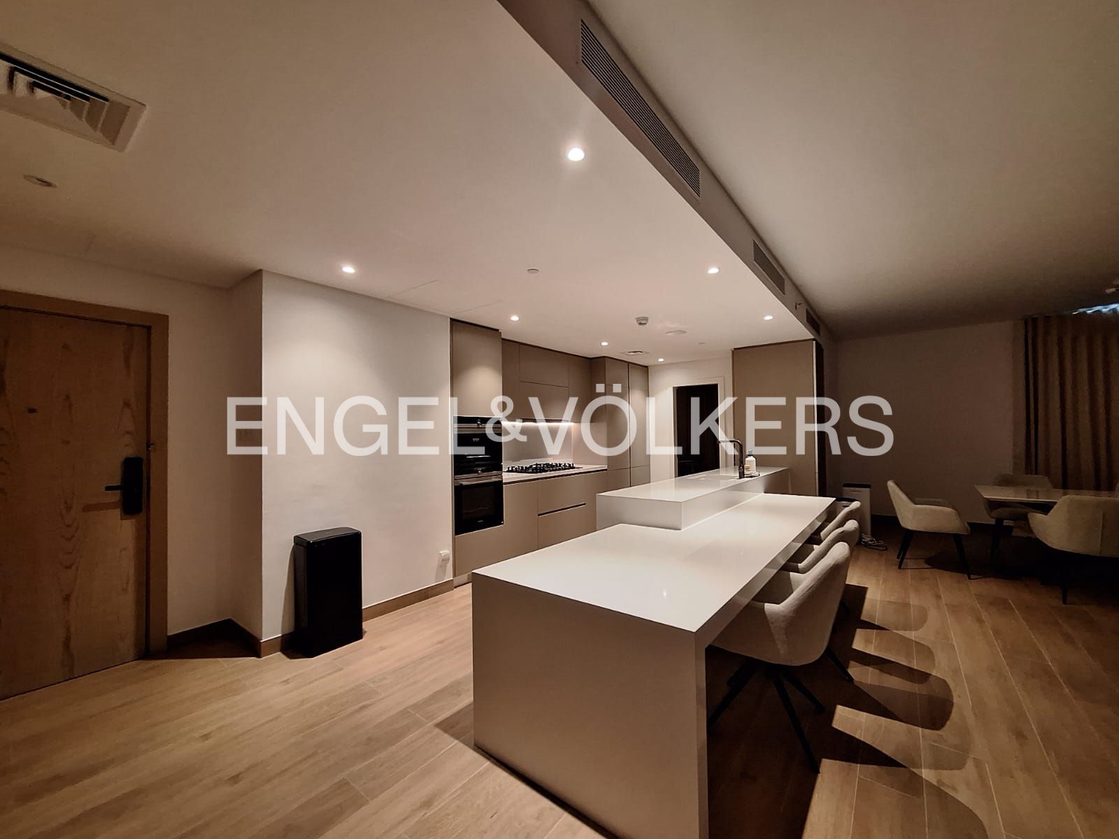 Exclusive Mandate | Large Corner Layout | Panoramic Views