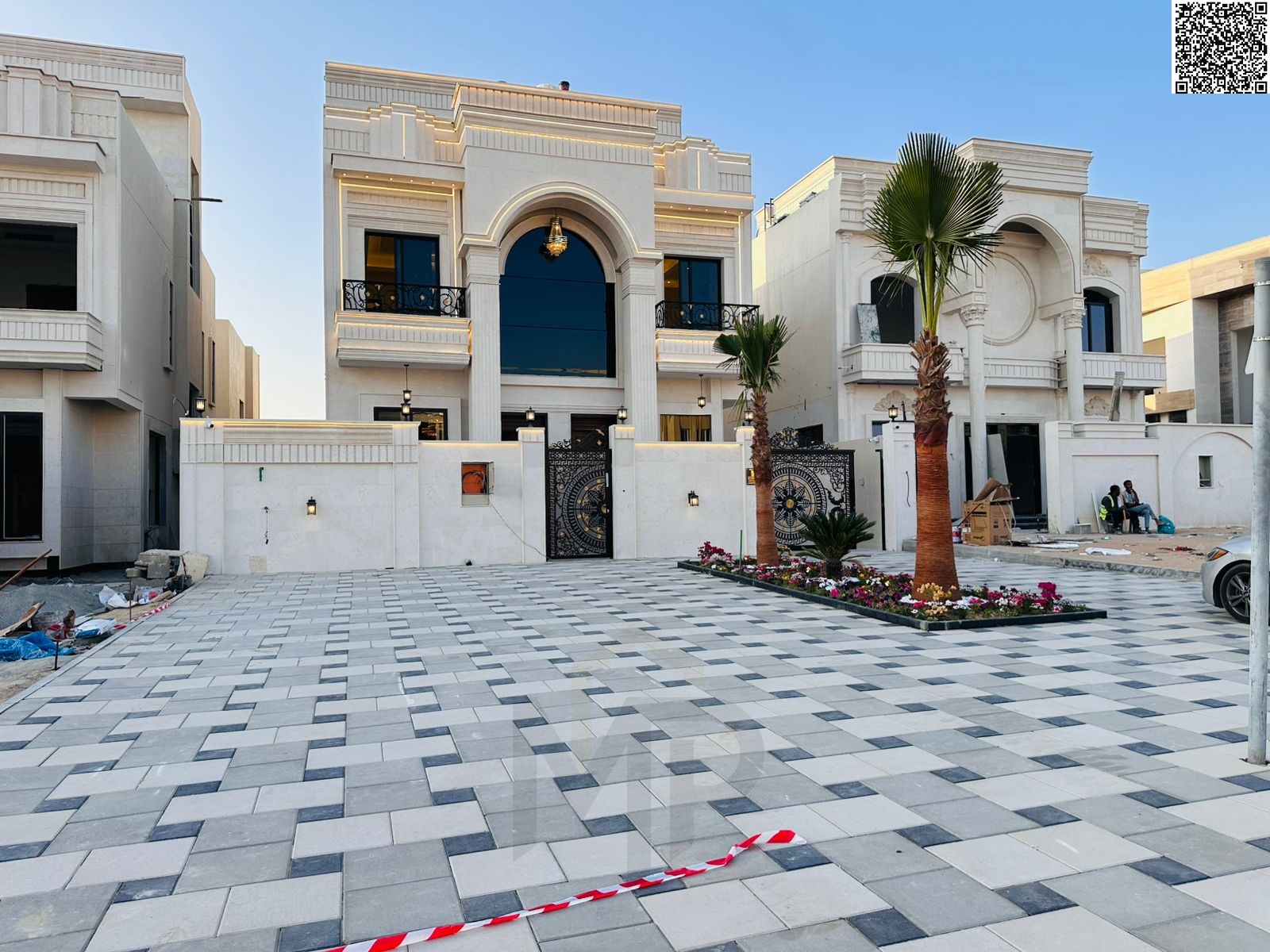 The villa of your dreams: Invest in a luxurious villa in the heart of Al-Hilweh 2 with a sophisticated style.