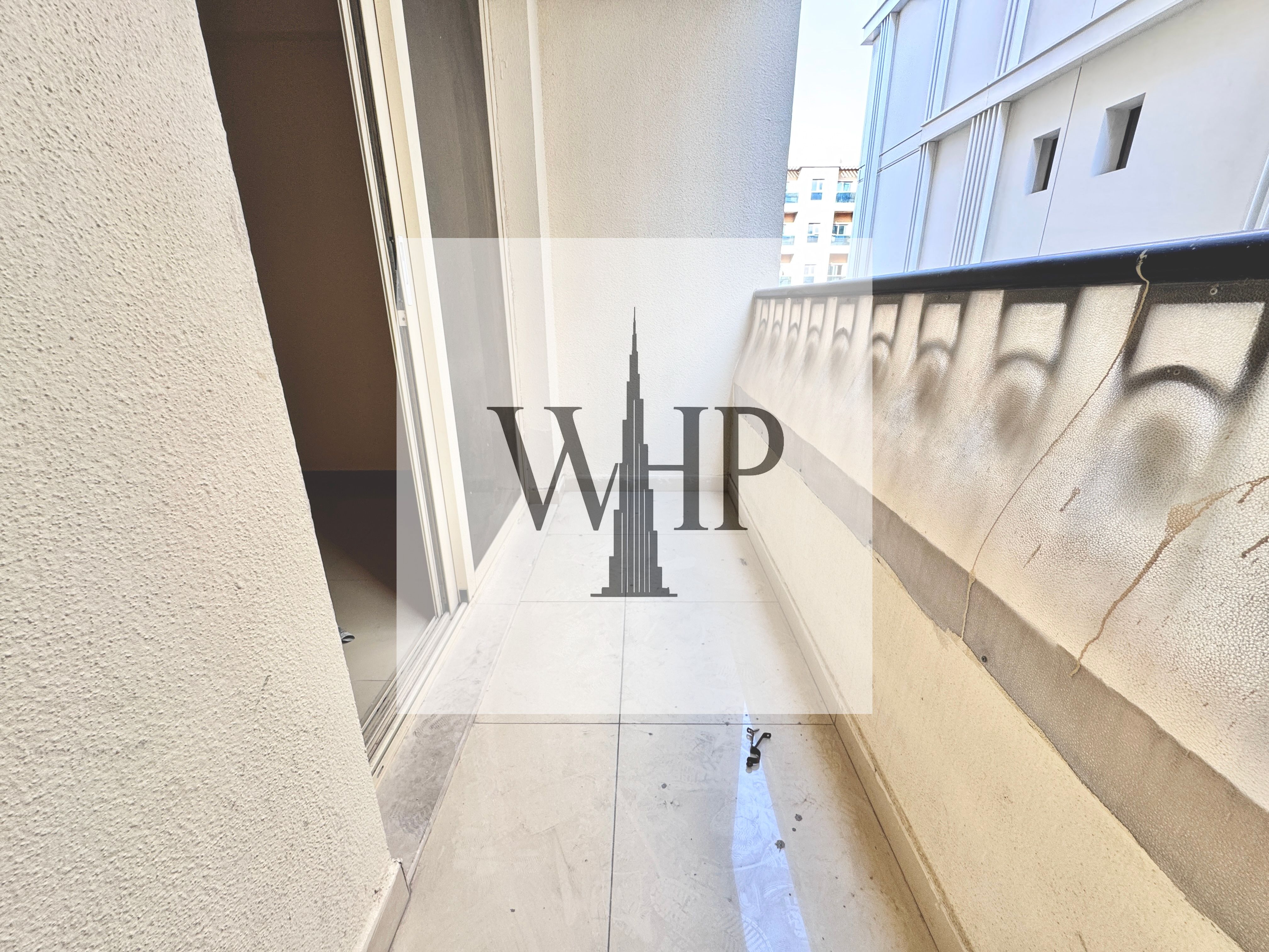 Spacious Apartment with balcony//wardrobe//parking//Two full washroom