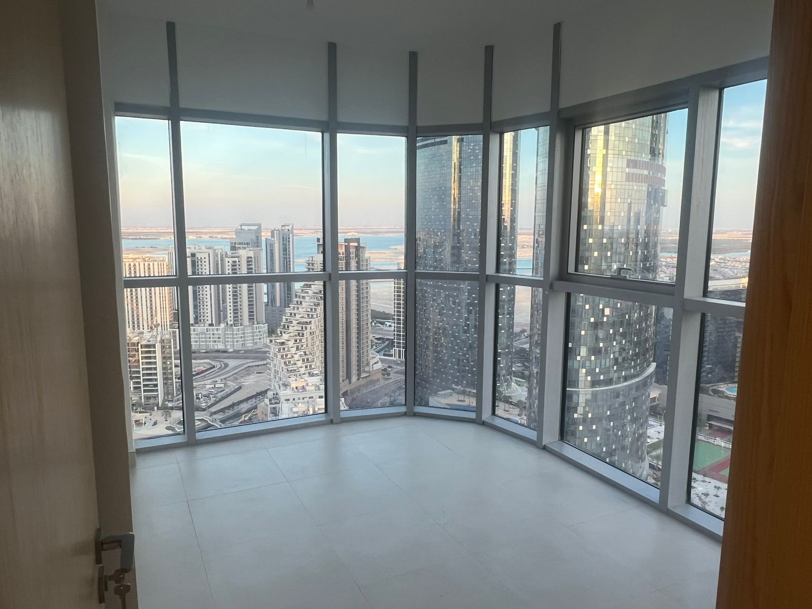 Elegant 3BR | Sea View | Luxury Amenities