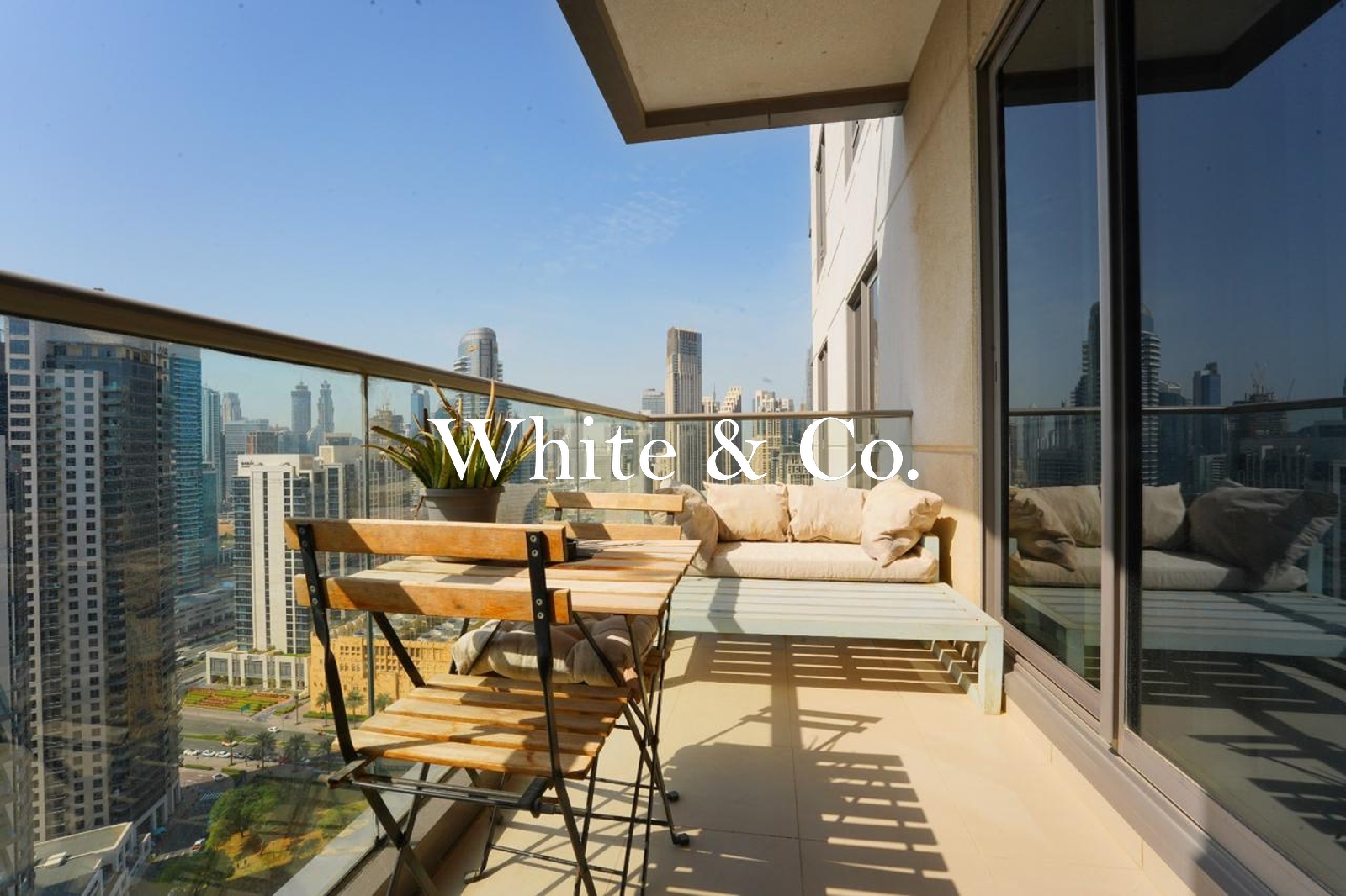 Bright| Spacious Apartment| High Floor