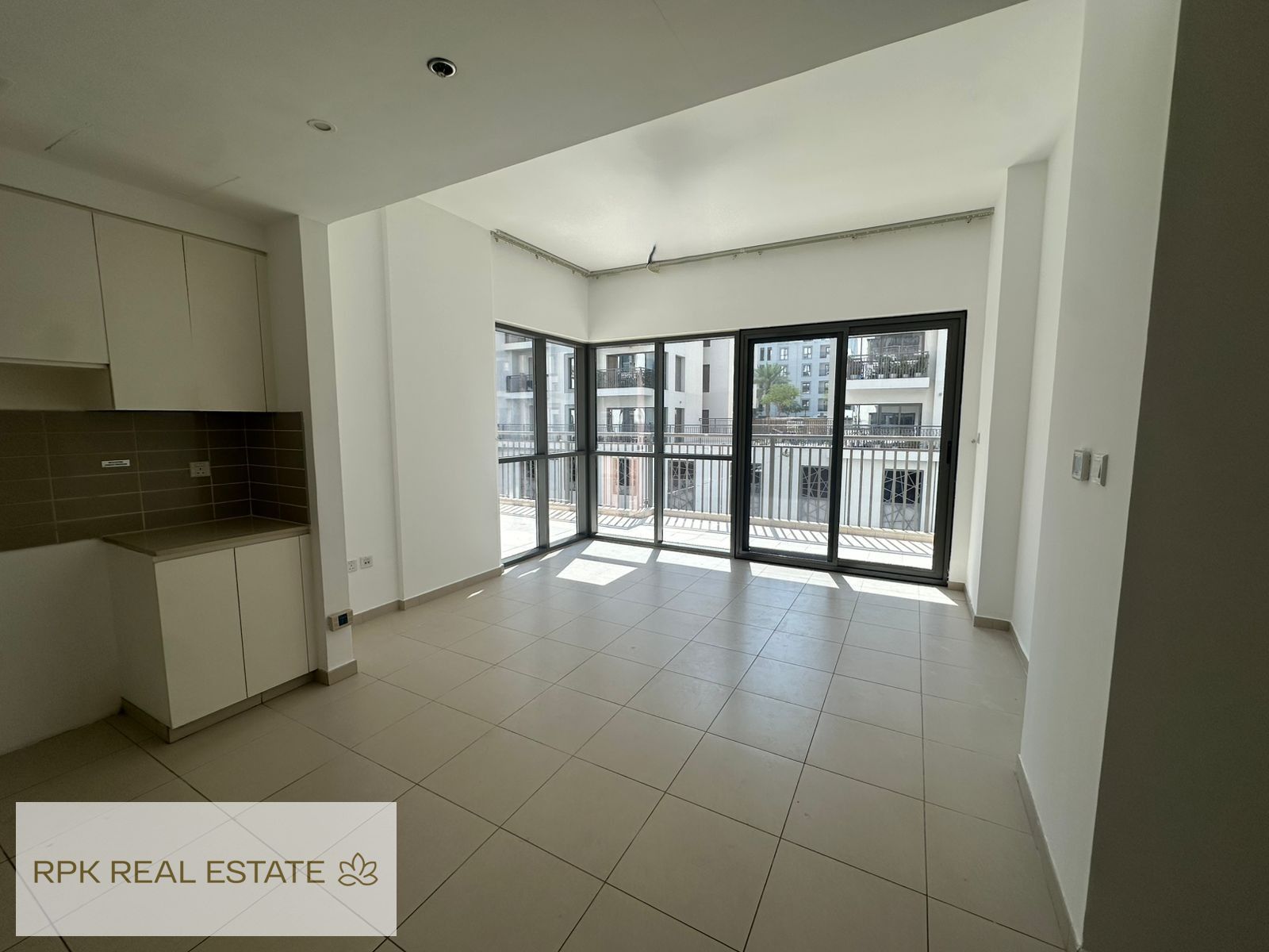2 bedroom | Bright unite | call for viewing