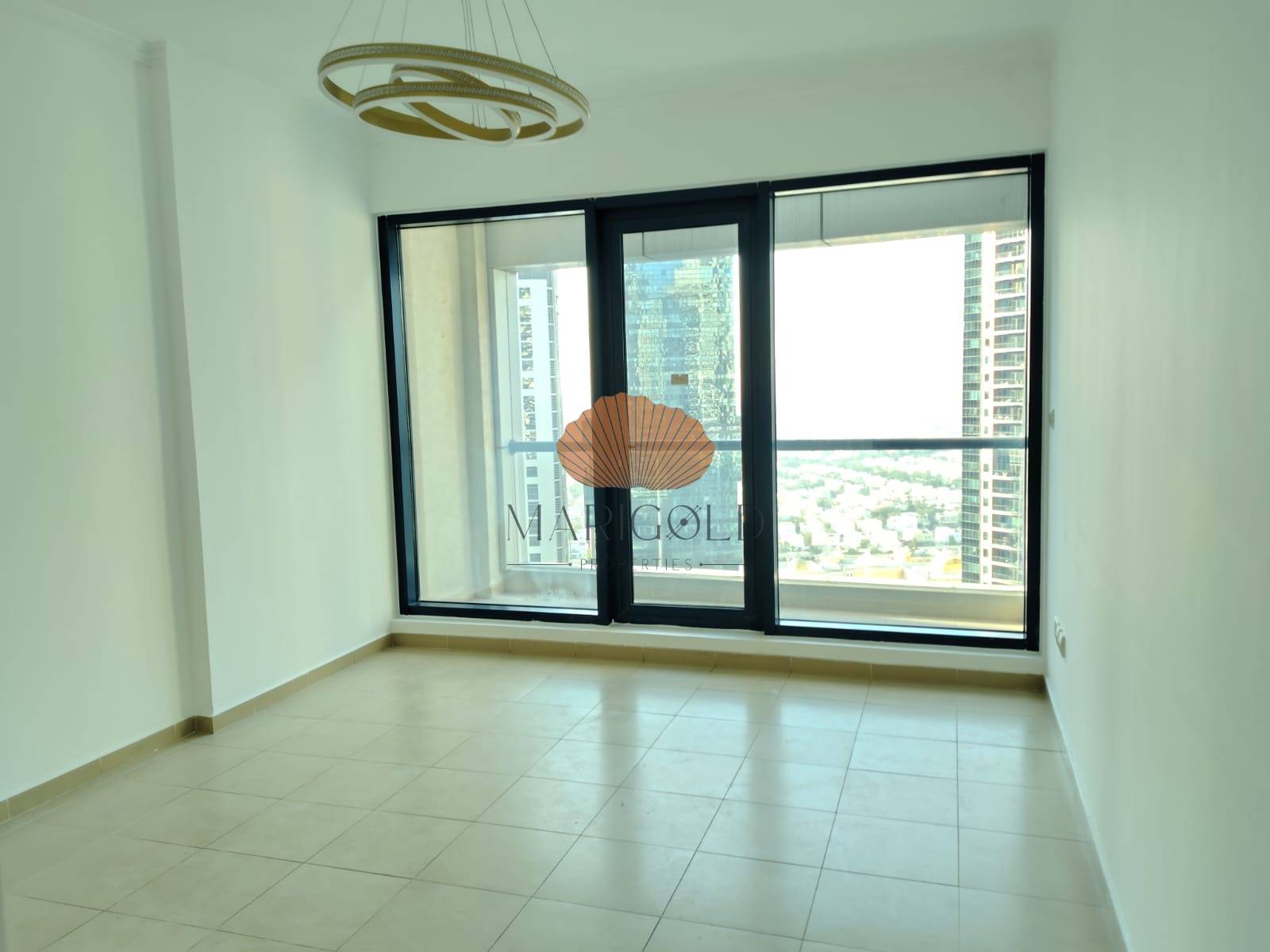 SPACIOUS DUPLEX | VACANT | PRIME LOCATION