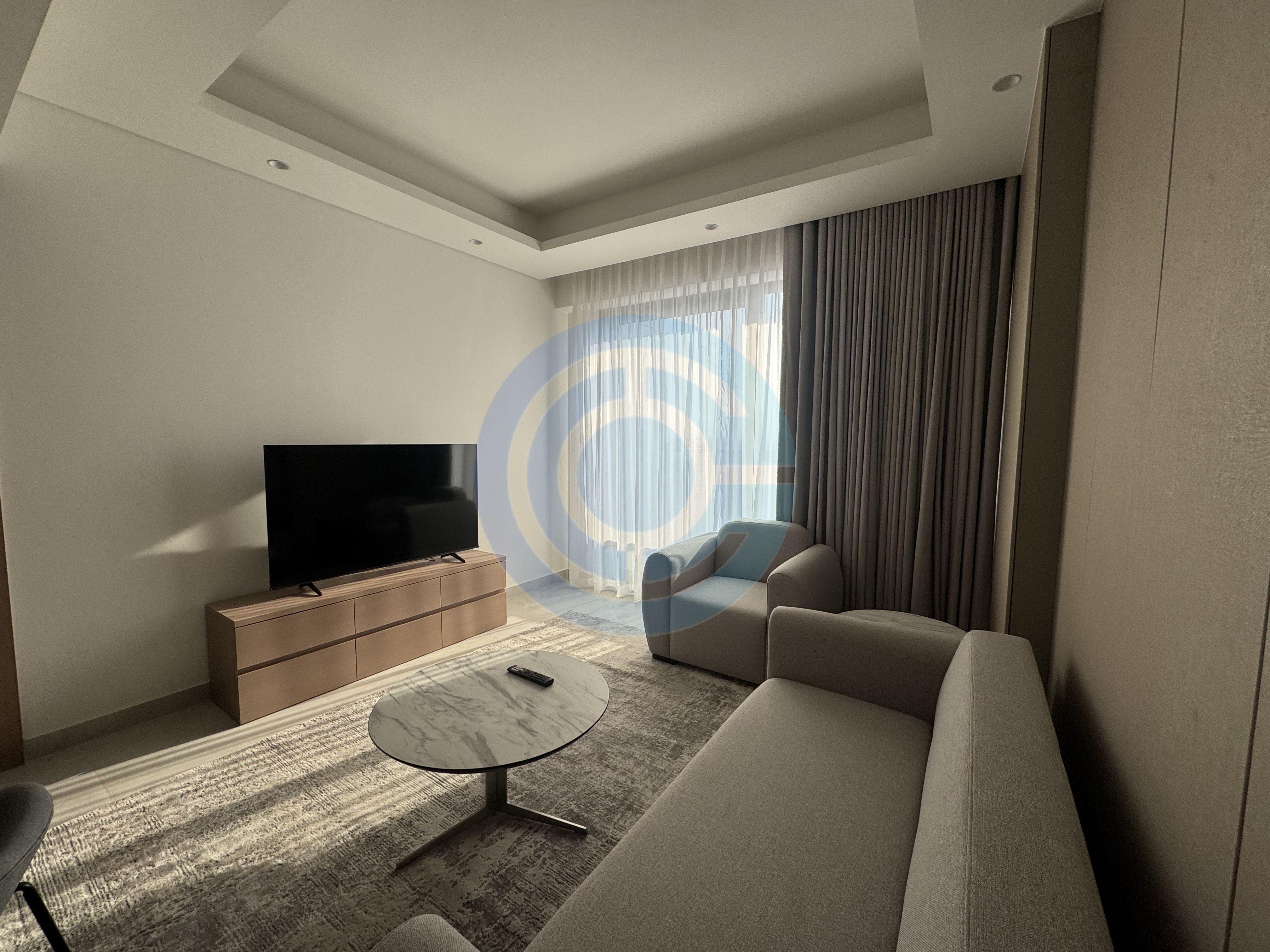 Kitchen with Appliances | Large TV | Corner Unit