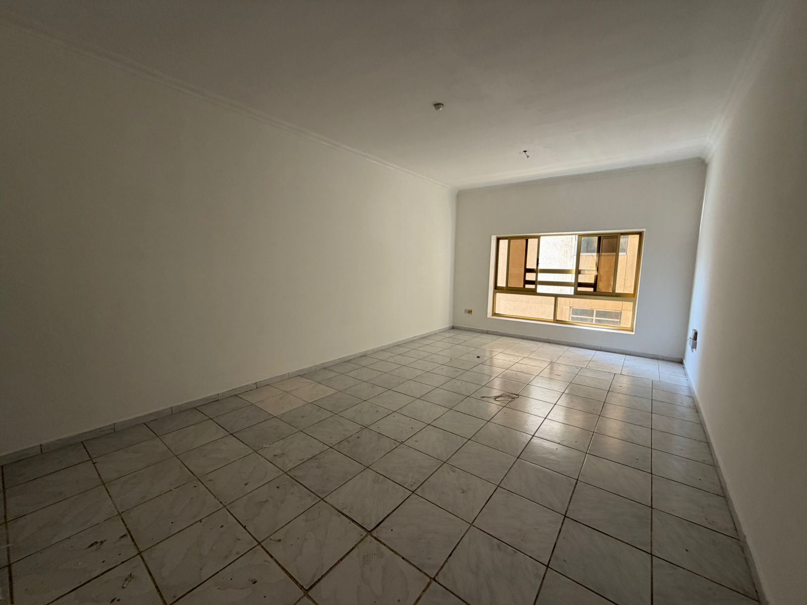 Master bedroom with balcony, open view, spacious layout, prime service-oriented location, close to Dubai exit.