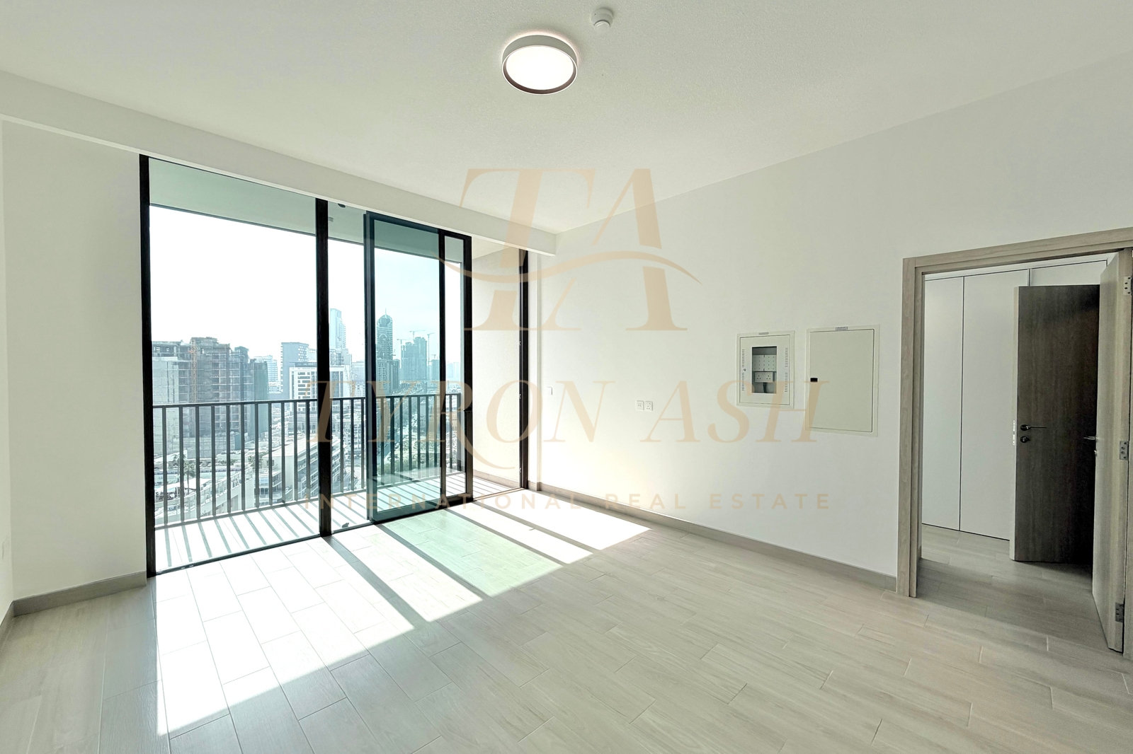 HIGH FLOOR | BRIGHT | SPACIOUS