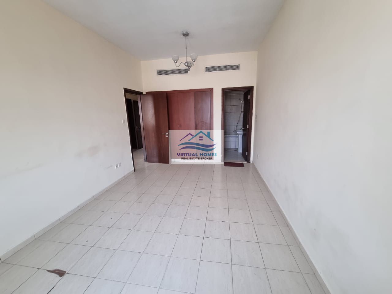 Ready to move l Prime location l For Family