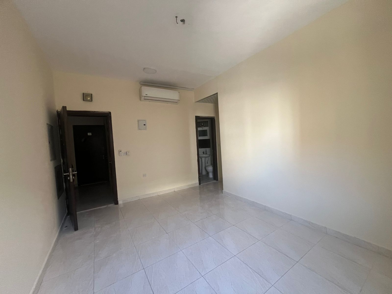 Two-bedroom apartment with hall in Al Naba’a, second tenant, clean finishing, practical layout, prime location close to services, ideal for families.