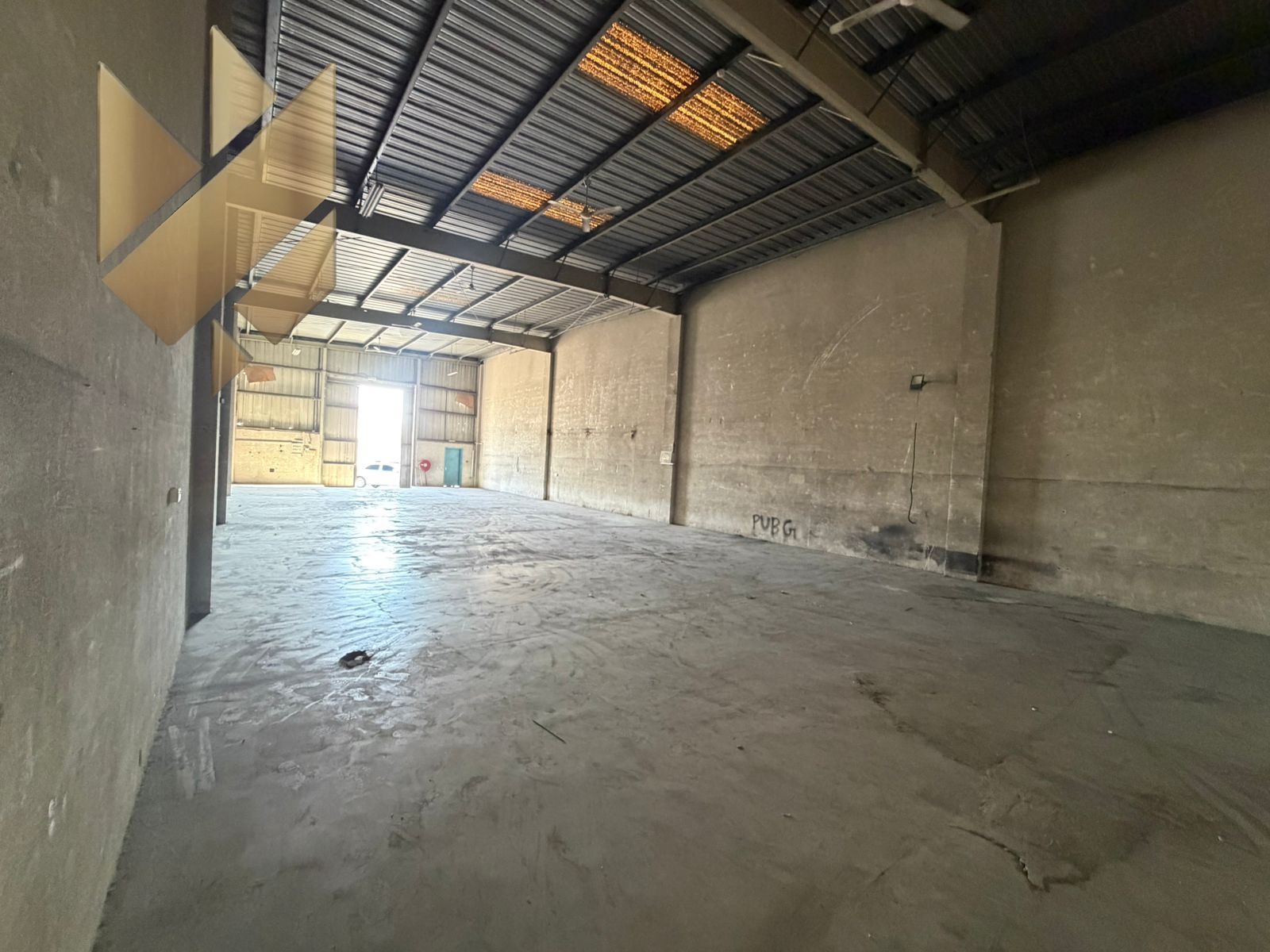 Garage 3,000 sq. ft. | Main road | Prime location | Electricity & sewage available