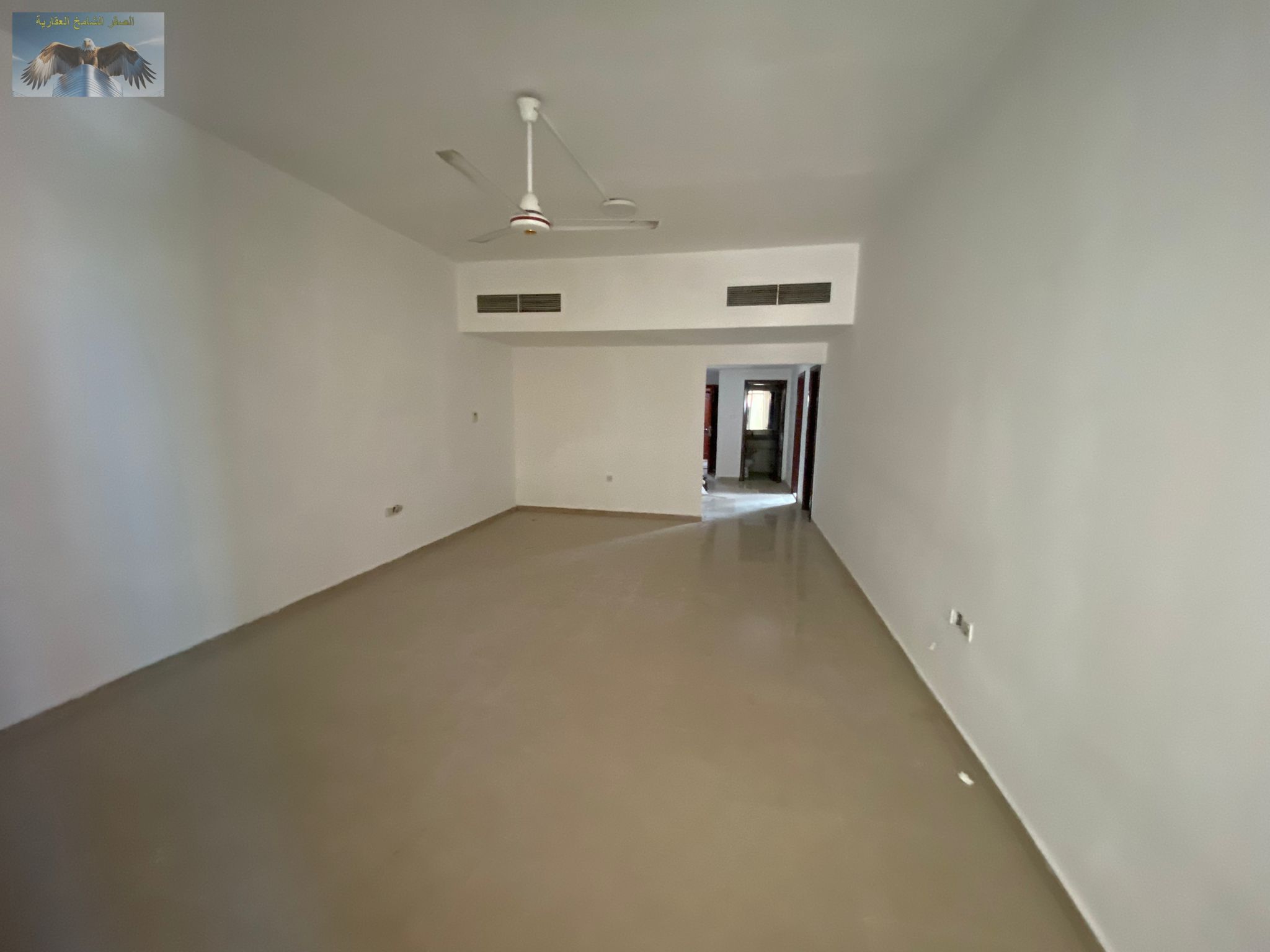 Large balcony | Private parking | Large hallway | Built-in wardrobes |