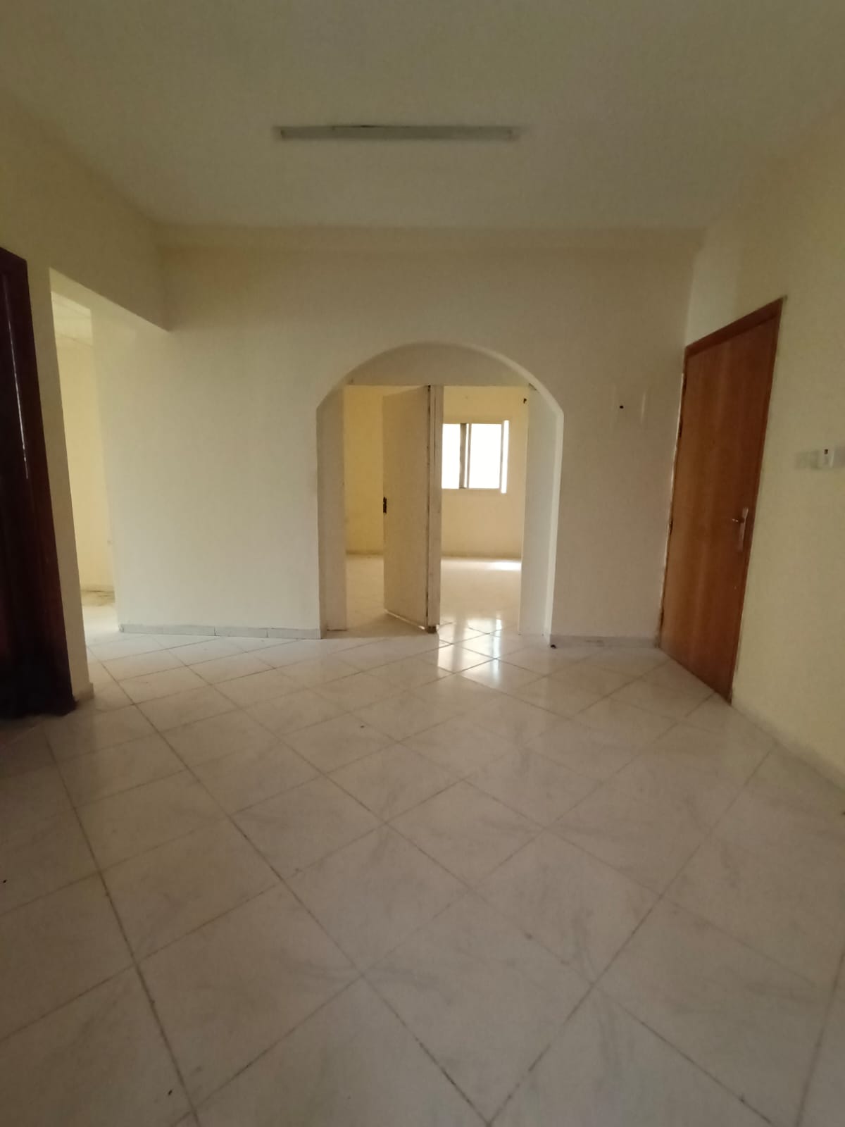 2 bedroom apartment for rent in Al Qasimia, prime location near services and Jubail, split AC, ideal for families and staff, good price, call now!