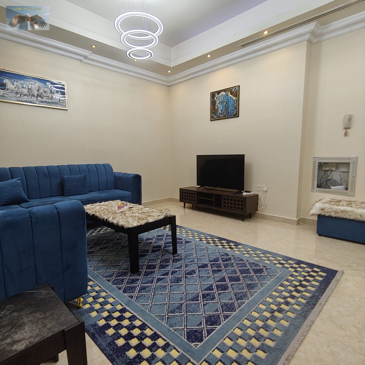 Three-bedroom furnished apartment, all bills and internet included, private parking, equipped with modern appliances.