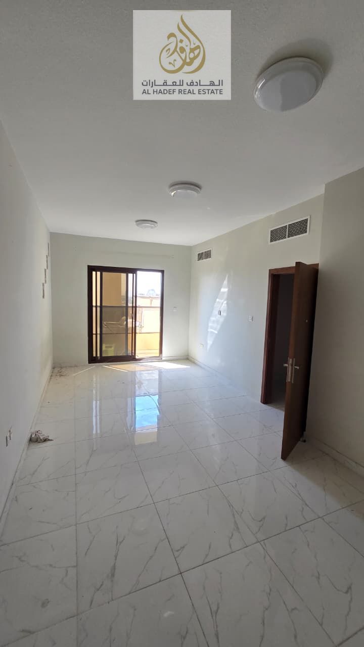 Second-Hand 1 Bedroom Hall Apartment with 2 Bathrooms, Fully Separated Living Room, Built-in Wardrobes, Spacious Layout, and an Excellent Open View.