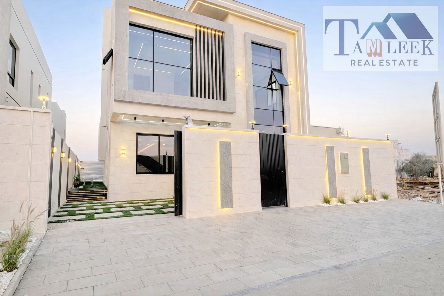 For sale in Al Zahia, Ajman: a modern villa with a contemporary design and luxurious finishes in a prime location directly opposite a park.