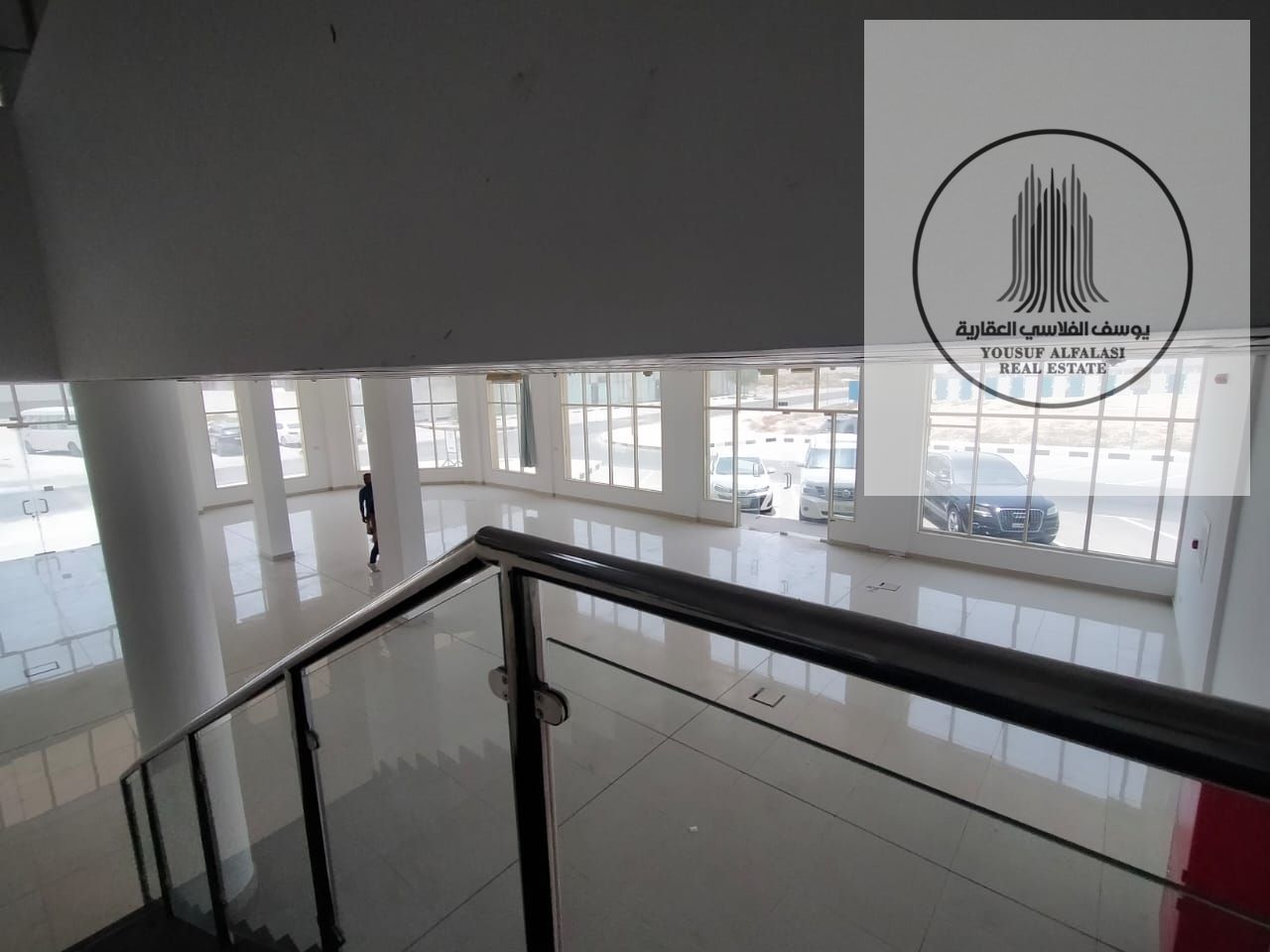 Showroom 7100sqft Jurf3 250kW main road for rent