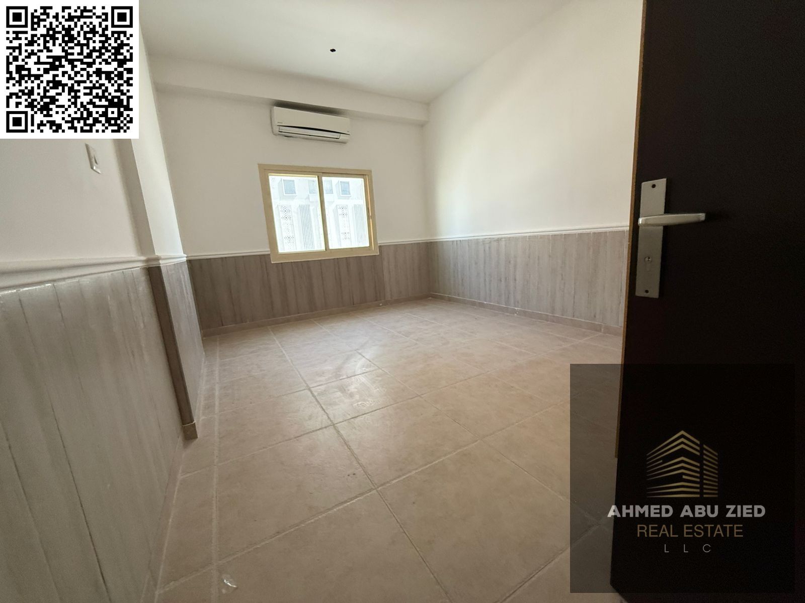 Largest 1-BR apartment in Al-Rawda 2, Ajman: master bedroom, 2 baths, balcony, wall cabinets, split AC, 30,000–31,000 AED/year, 4 installments