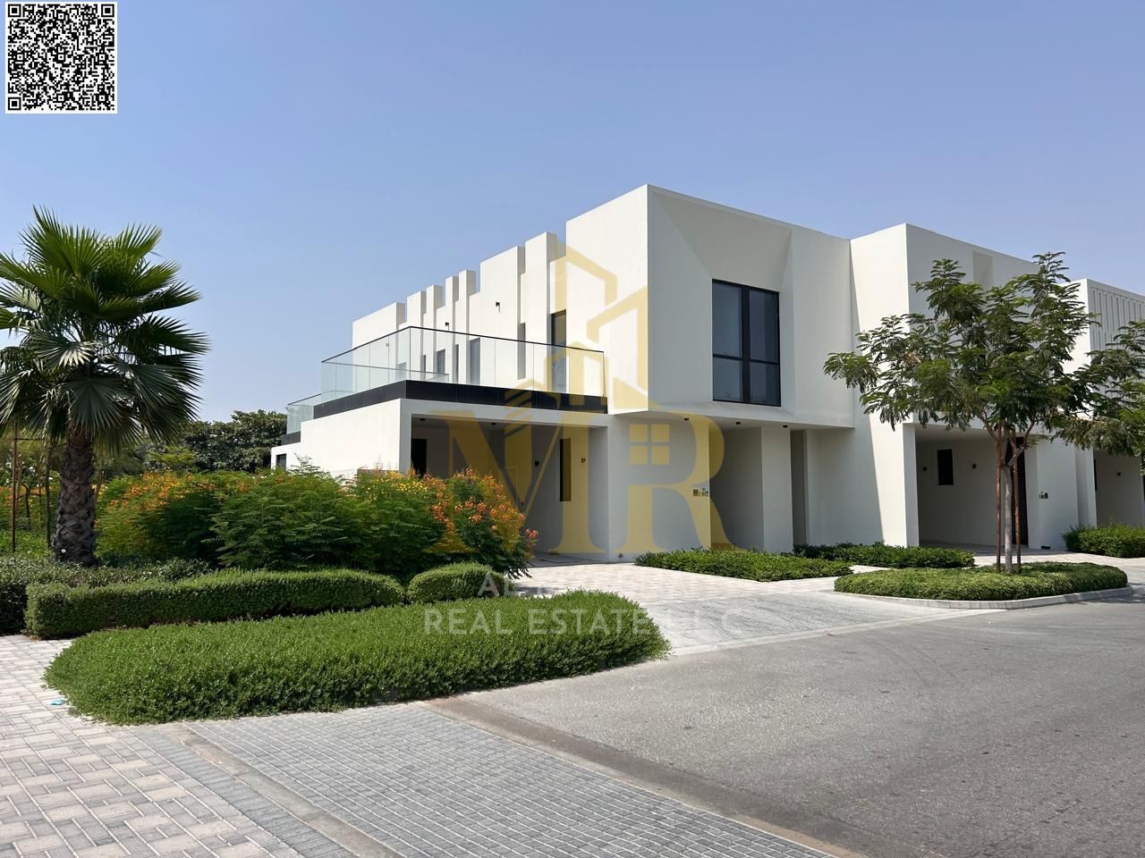 A villa with a price including electricity, water and air conditioning on the main street, ready to move in, in the most prestigious areas of Ajman. F