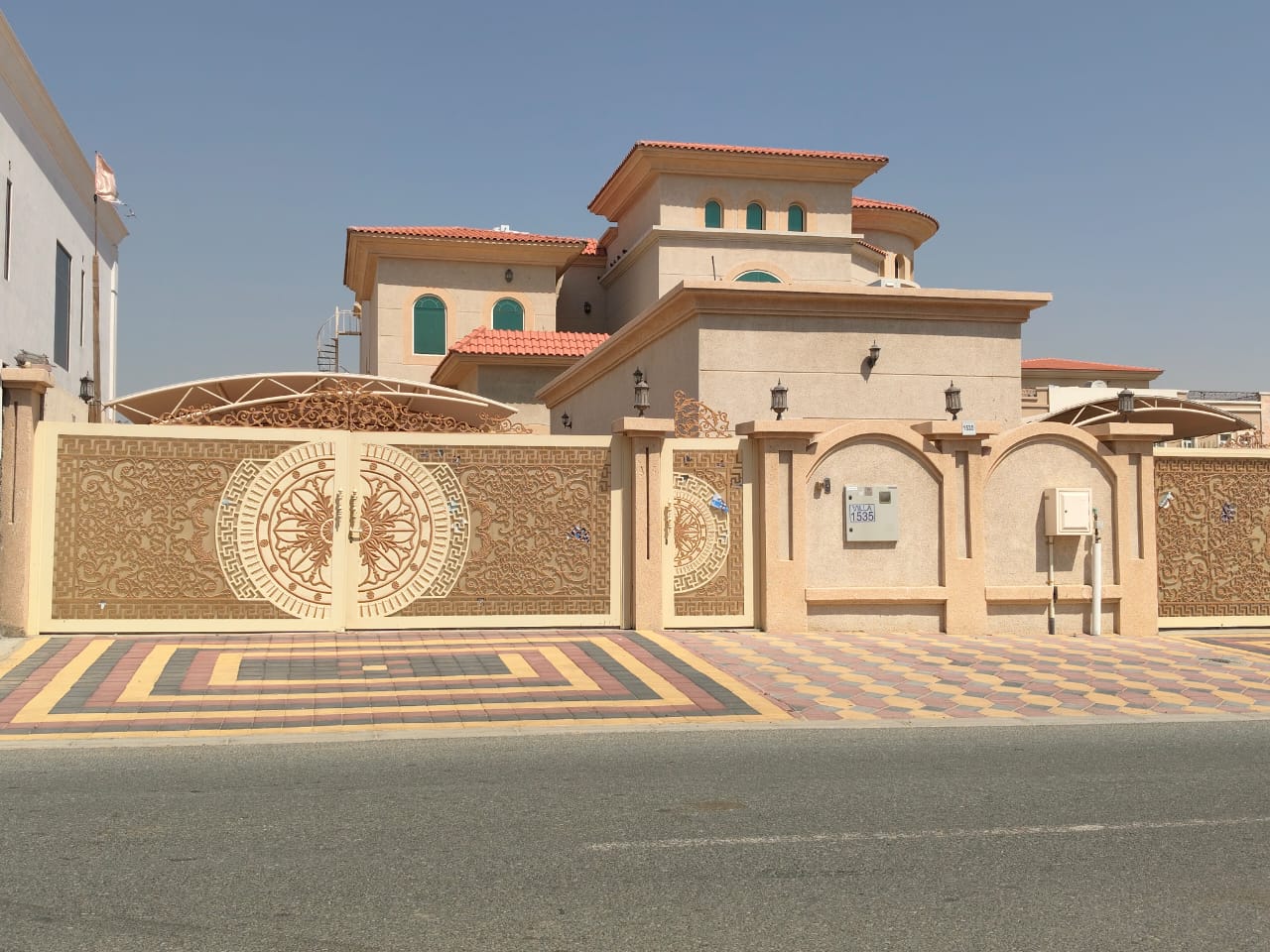 SPACIUS VILLA AVAILABLE FOR RENT 4 BEDROOMS ALL MASTER ROOM,2 BIG HALL, MAID ROOM,DRIVER ROOM,2 KITCHEN CENTRAL AC,4 PARKING GARDEN,LAUNDRY,HOSHI AREA