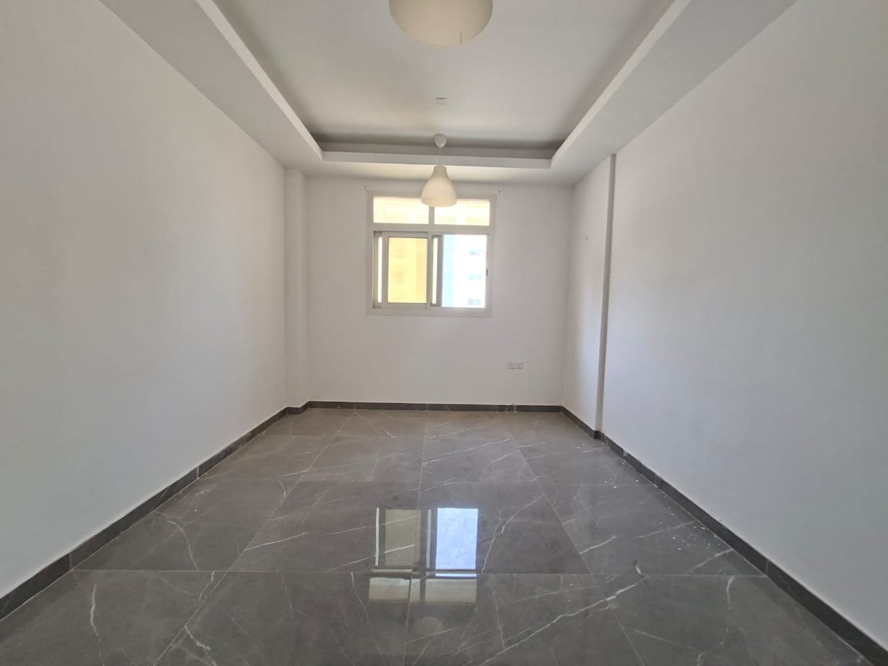 Like brand new and lxury apartment prim location aljada out sid