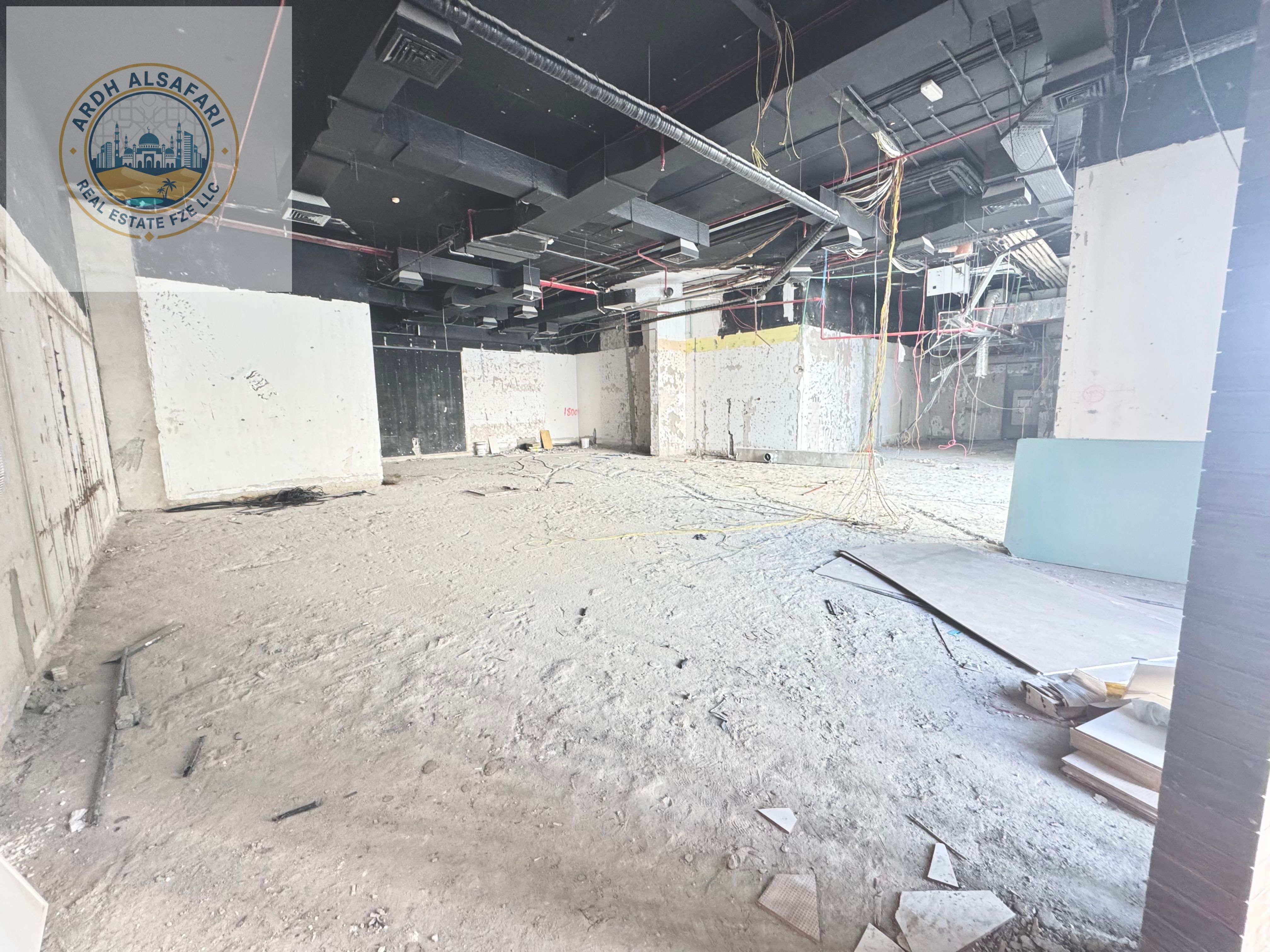 Huge Retail Space For Rent / 3450sqft in Muwaileh Commercial only 395k