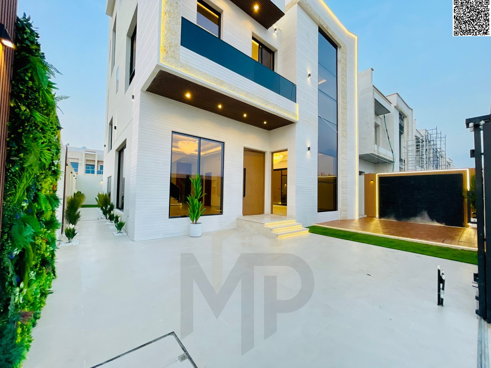 Golden opportunity - Includes registration and ownership fees - Private pool - Ground floor, first floor, and roof - Super deluxe finishing - Strategi