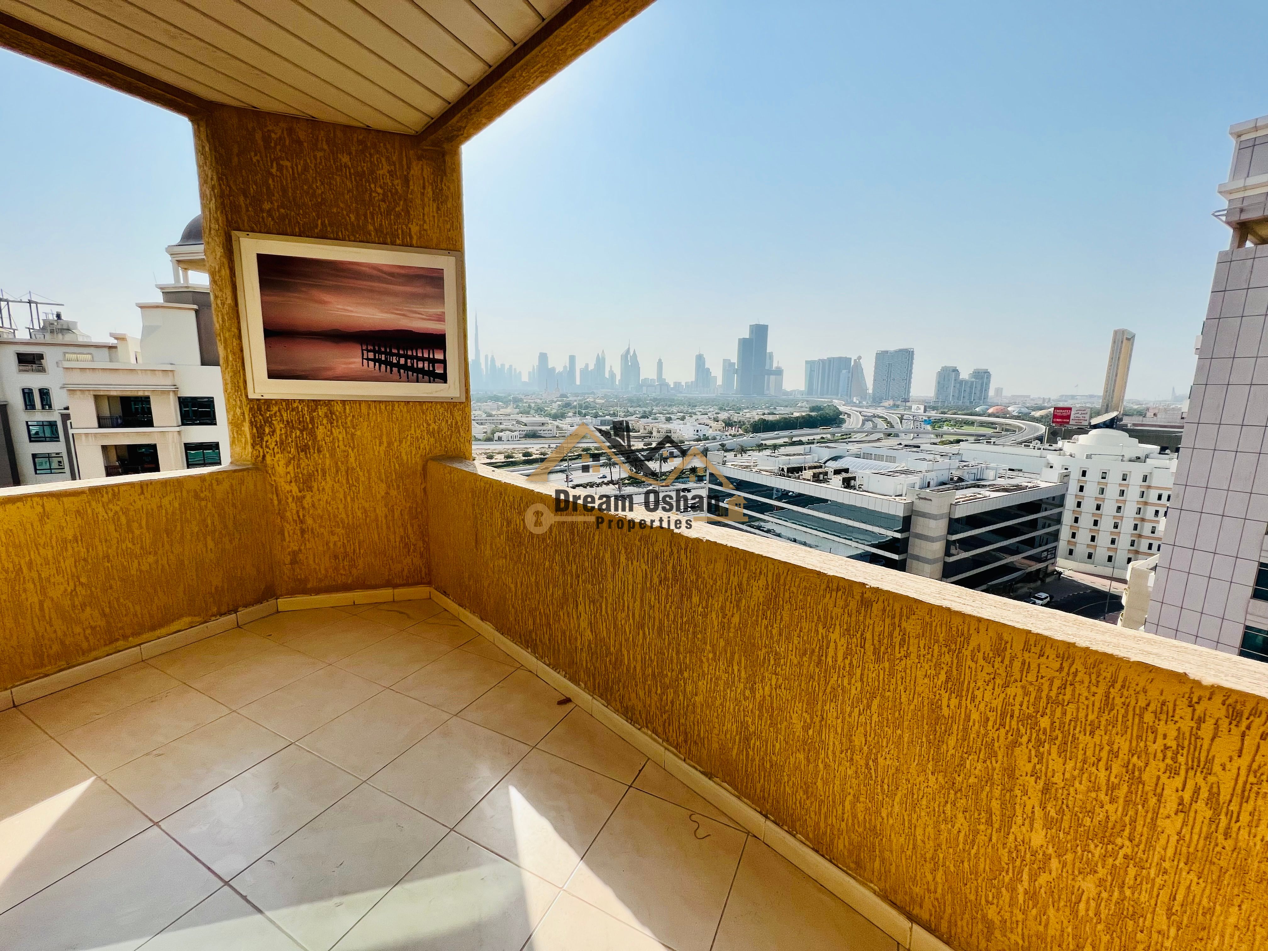 Specious 3BHK+Burj View / Prime Location/ Huge layout