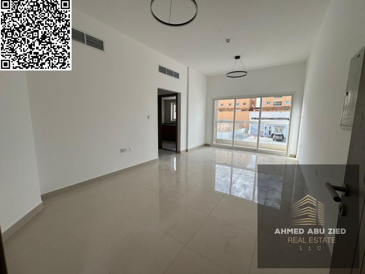 One bedroom and living room, first occupancy, new building, with 2 bathrooms, large equipped kitchen, distinctive balcony, and central air conditionin