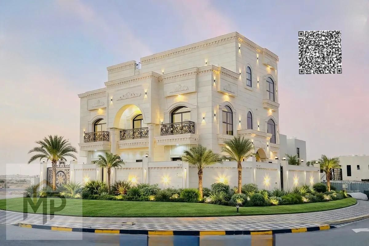 Classic corner villa on the main street, two floors and a roof, large area, central air conditioning, freehold ownership for all nationalities.