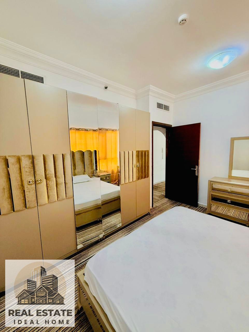 Hott Deal | Luxury Apartment | Cornish View | Family Area | Near To Parks |