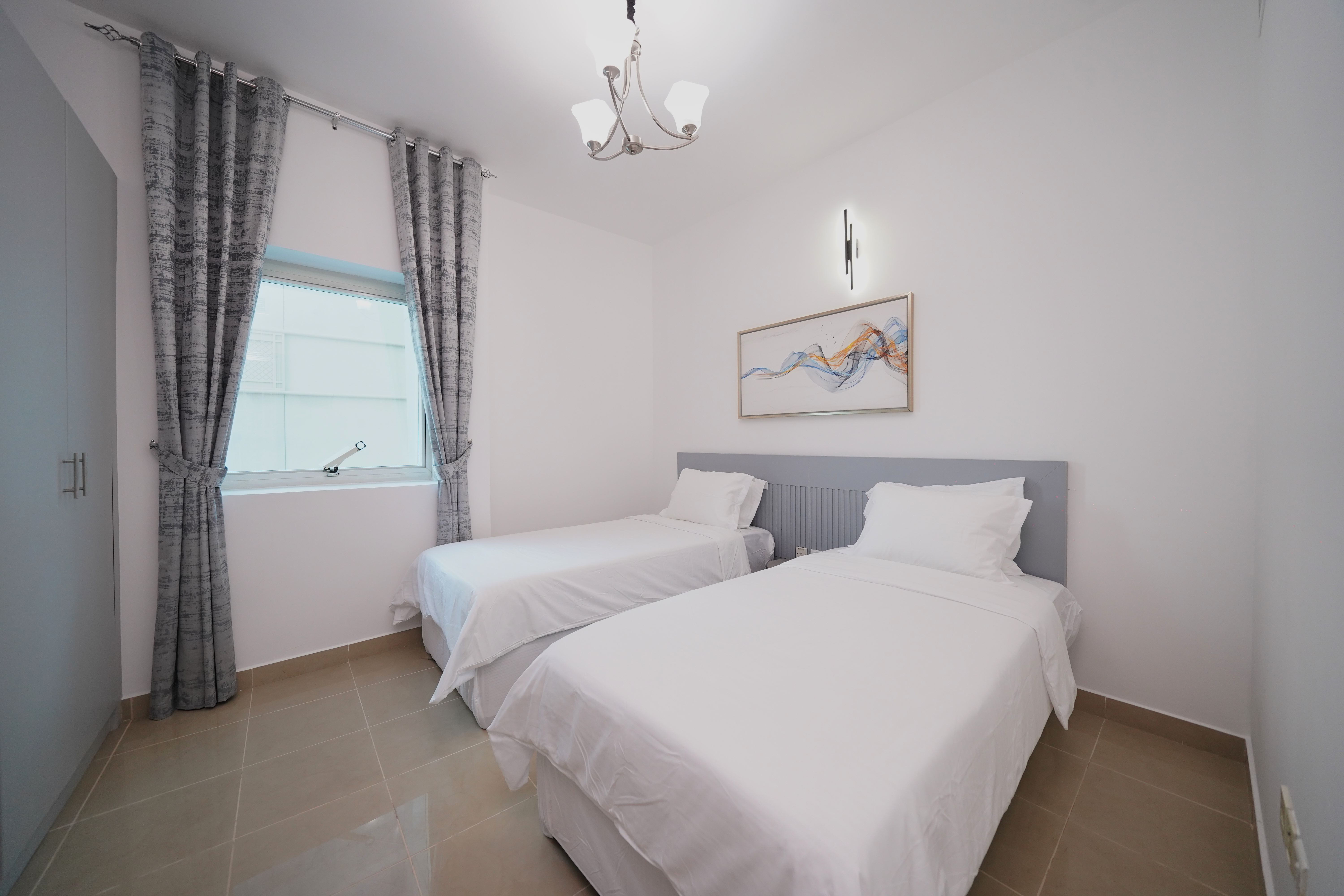 Middle Bedroom Available in Shared Apartment