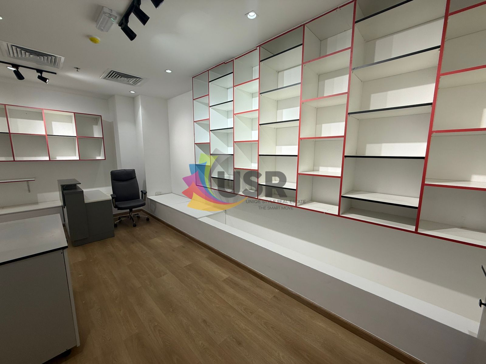 COMMERCIAL SPACE FOR RENT ELECTRICITY AVAILABLE 60K