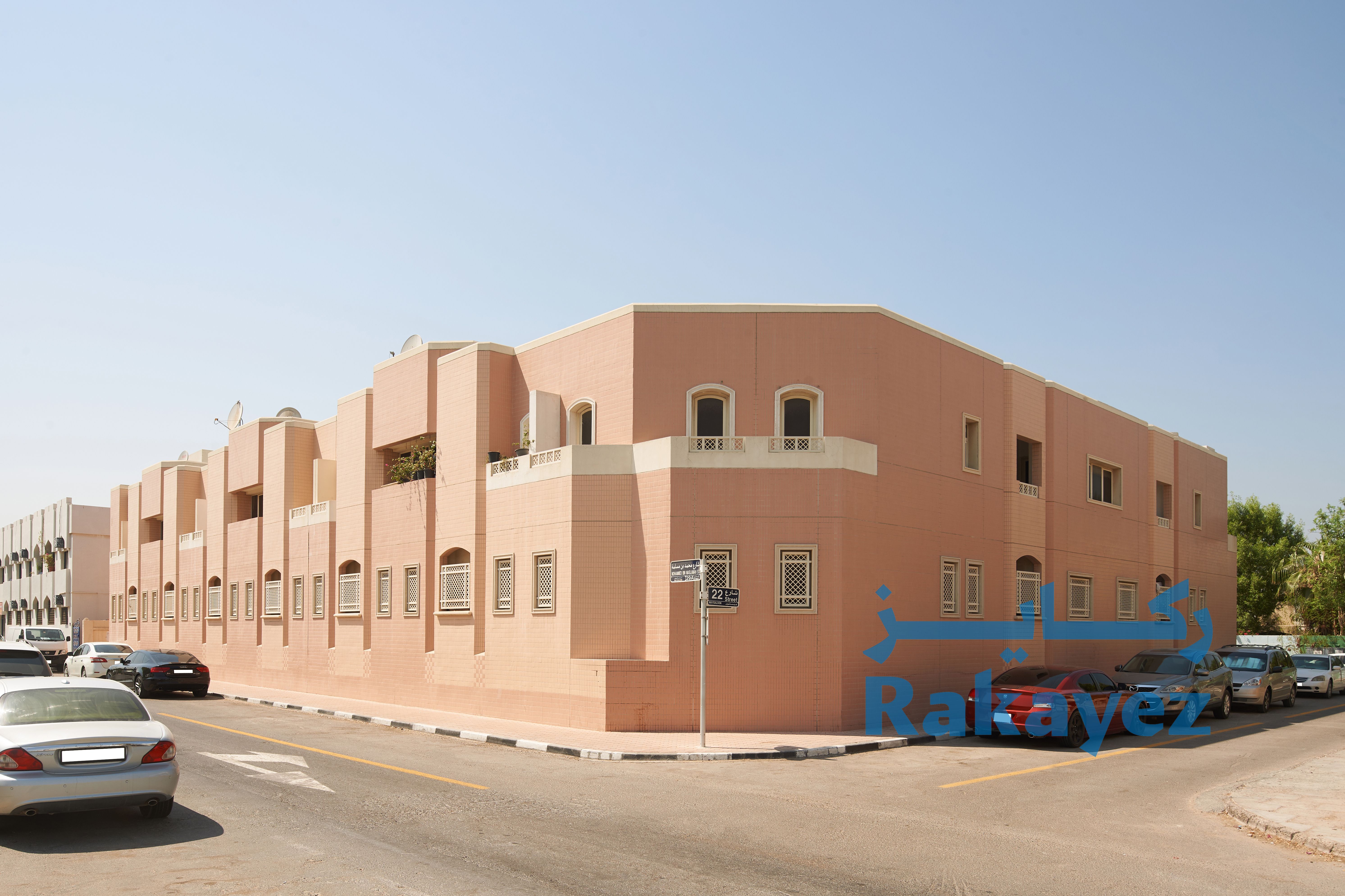 "14 town houses over looking Maysaloon park, in a peaceful area 14