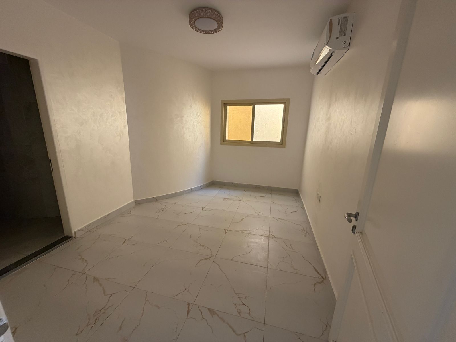 Villa annex for annual rent in Al Muwaihat 2
