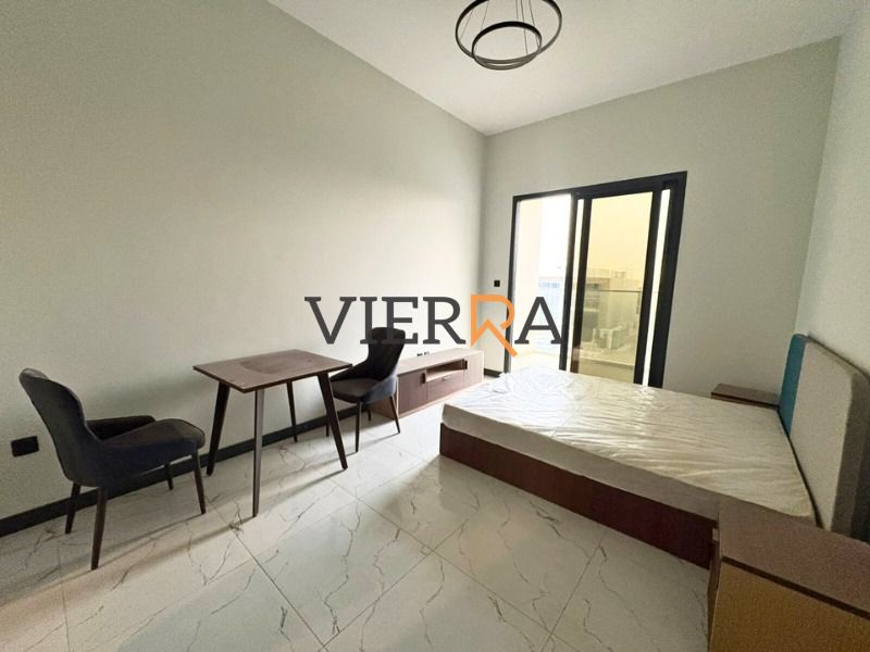 VACANT | SEMI-FURNISHED STUDIO | BRIGHT LAYOUT